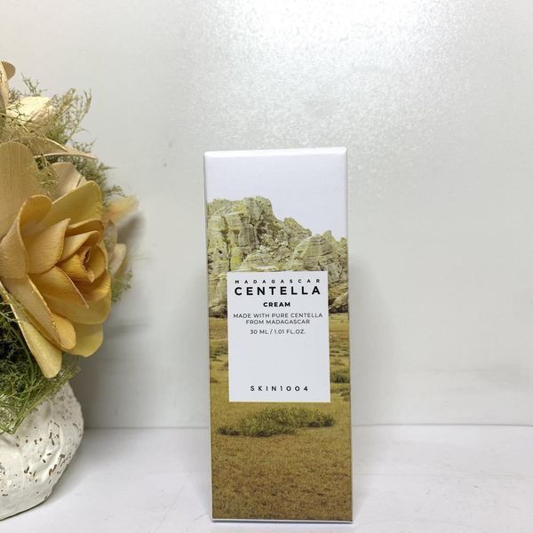 Легкий зволожуючий крем для чутливої та подразненої шкіри SKIN1004 Madagascar Centella Cream 30 мл 2919692727 фото